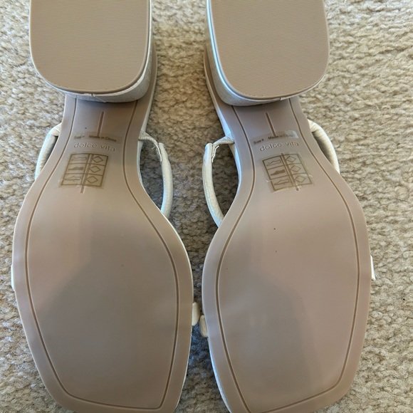 Dolce Vita Netra Ivory Patent Stella | Size 9 - Picture 4 of 6